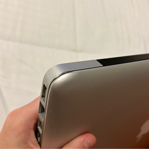 MacBook Pro 13 in - Picture 4 of 7